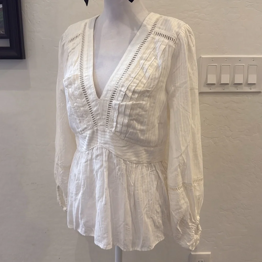 JESSICA SIMPSON | ✨NEW✨ Long Sleeve White Pleated Peplum Blouse in Gardenia - Picture 5 of 8